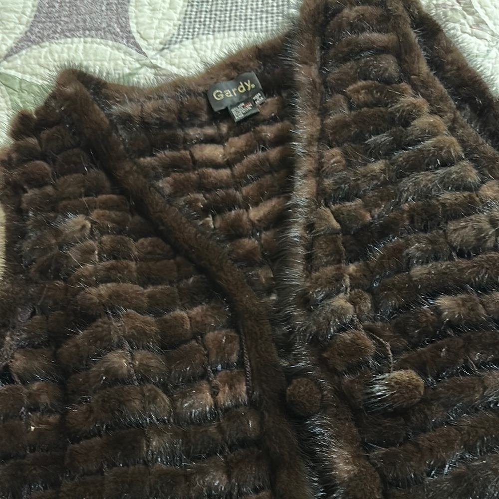 Sophisticated Mink Vest with Textured Ribbed Design